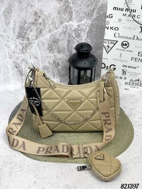 Бежева сумка Prada з брелком