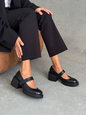 Чорні шкіряні туфлі з липучкою на стійкому каблуці 35 розмір