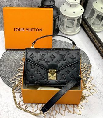 Черная сумка louis vuitton с ремешком цепочкой