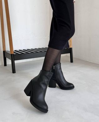 Черные кожаные зимние ботильоны на грубом каблуке 36 размер