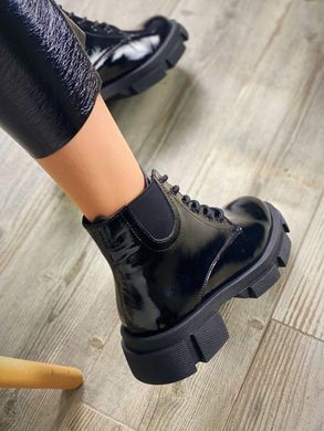 Черные лаковые демисезонные ботинки на шнурках
