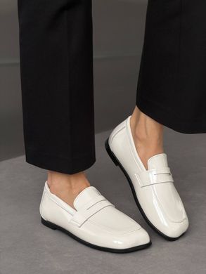 Молочні лакові анатомічні лофери barefoot з широким носиком 40 розмір