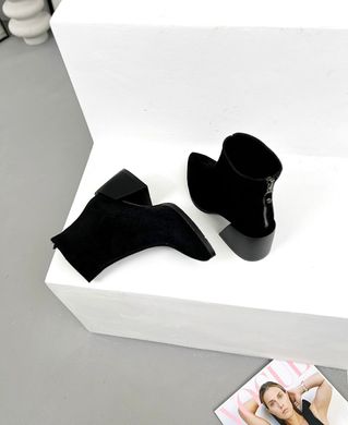 Черные замшевые зимние ботильоны с острым носком 36 размер