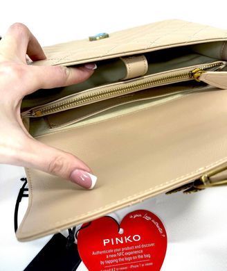 Бежева шкіряна сумка Pinko з ремінцем