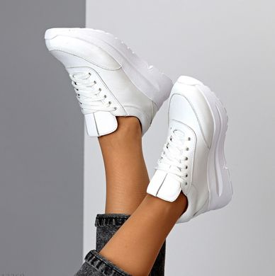 Білі шкіряні жіночі кросівки 2023