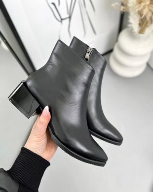 Черные кожаные зимние ботинки на низком каблуке 39 размер