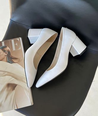 Белые кожаные туфли на каблуке 36 размер
