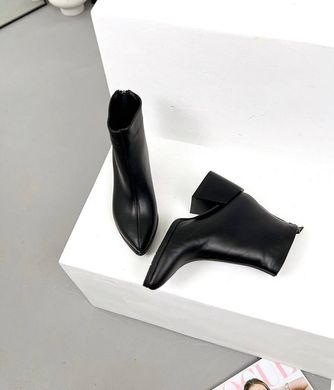 Черные кожаные зимние ботильоны с острым носком 36 размер