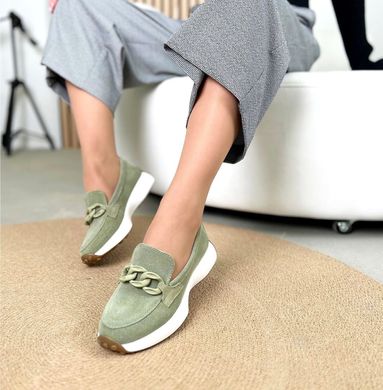 Зелені фісташкові замшеві туфлі лофери